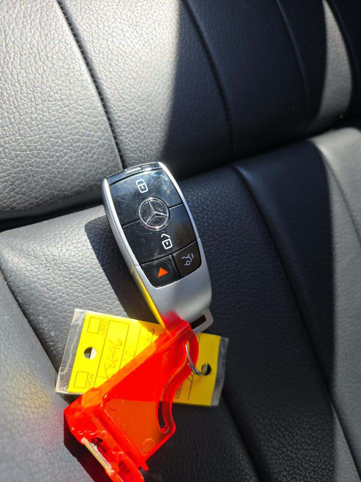 MERCEDES-BENZ E-CLASS - 8