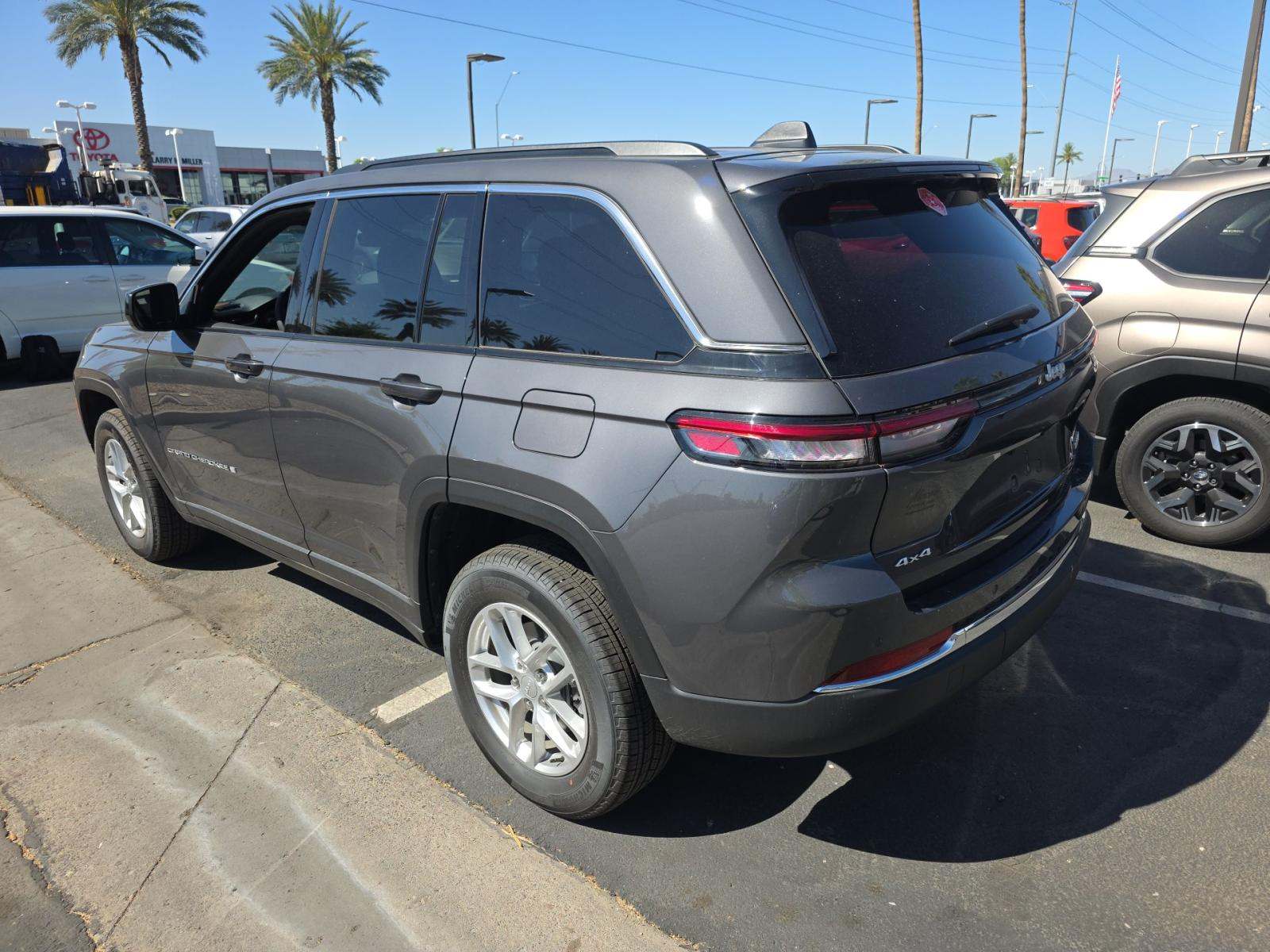 JEEP GRAND CHEROKEE - 2