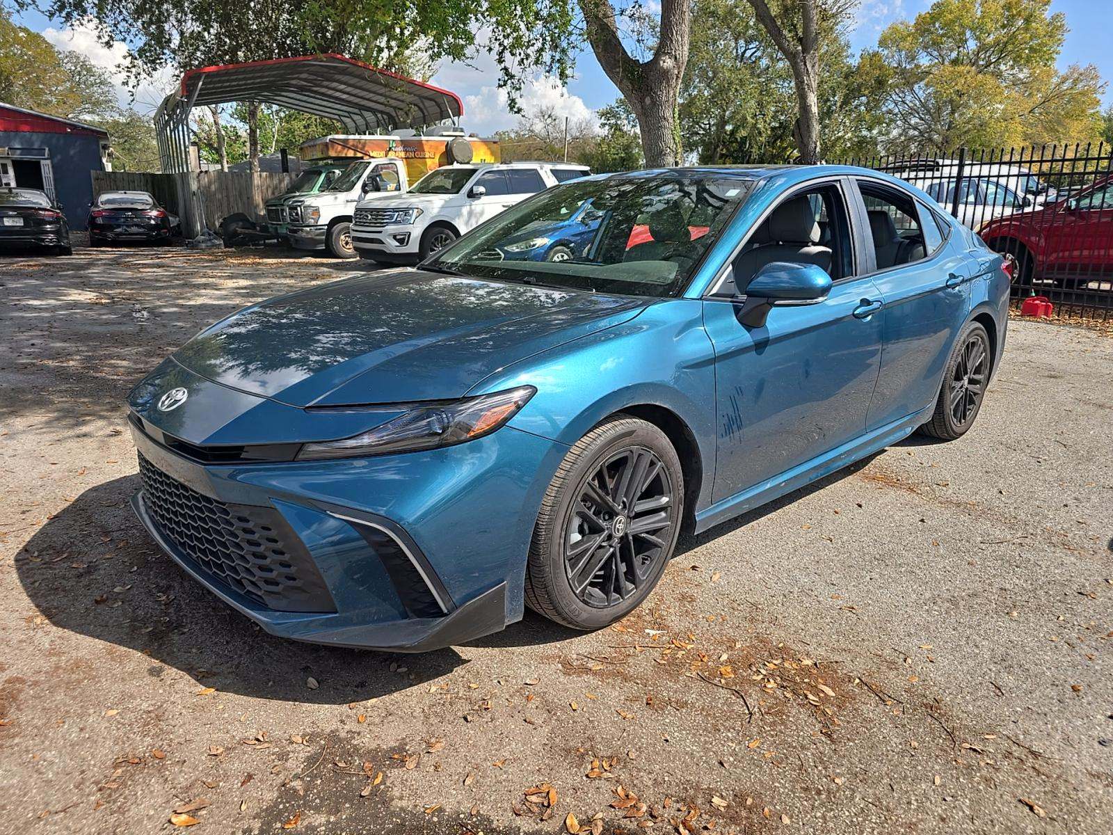 2025 Toyota Camry SE FWD
