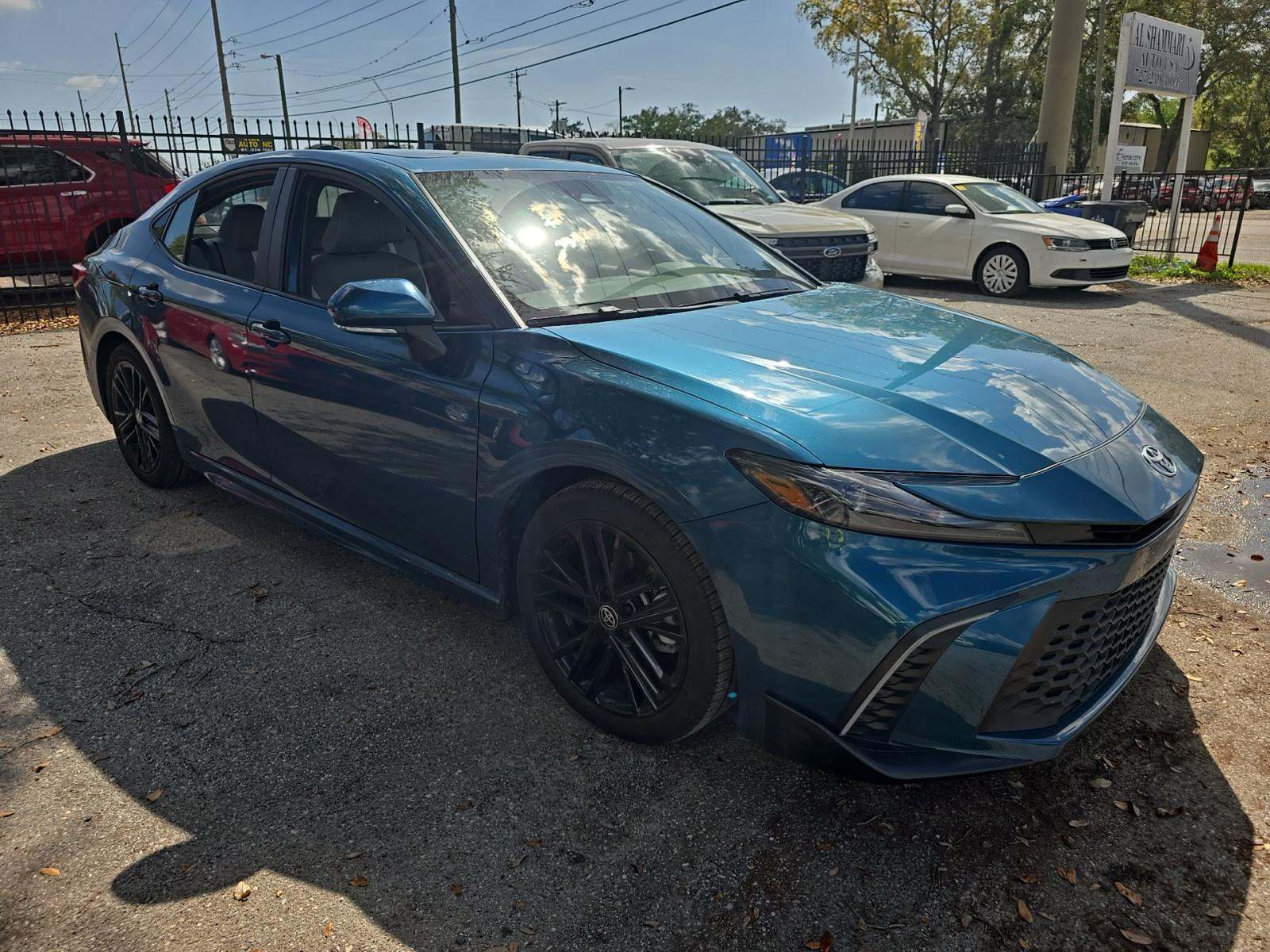 2025 Toyota Camry SE FWD