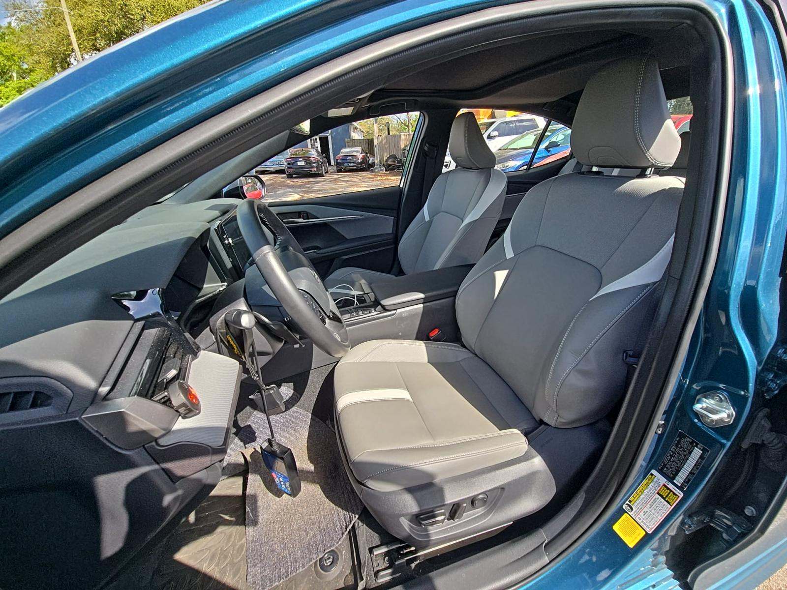 2025 Toyota Camry SE FWD