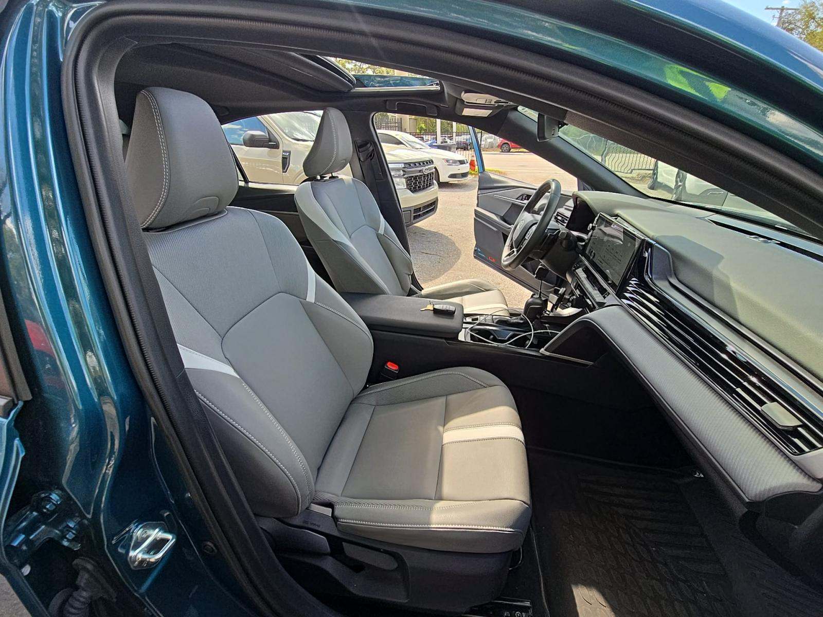 2025 Toyota Camry SE FWD