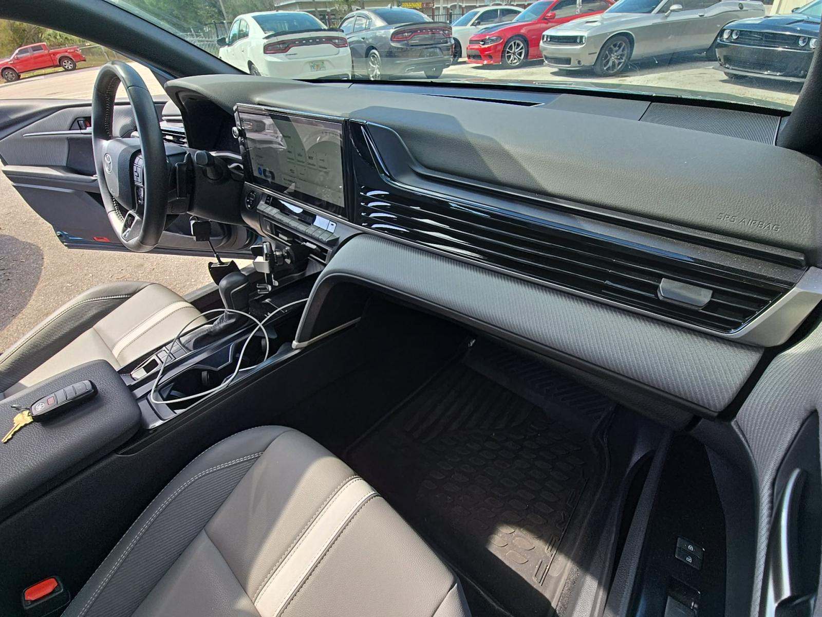 2025 Toyota Camry SE FWD