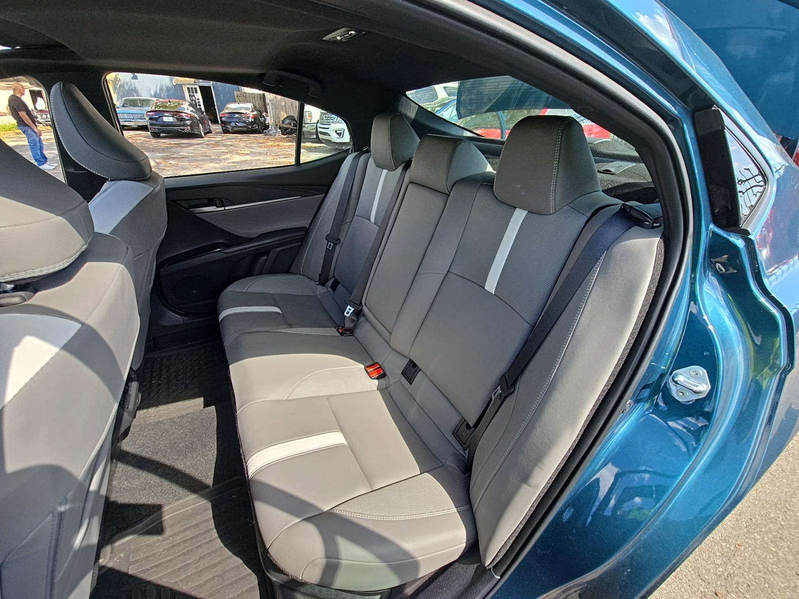 2025 Toyota Camry SE FWD