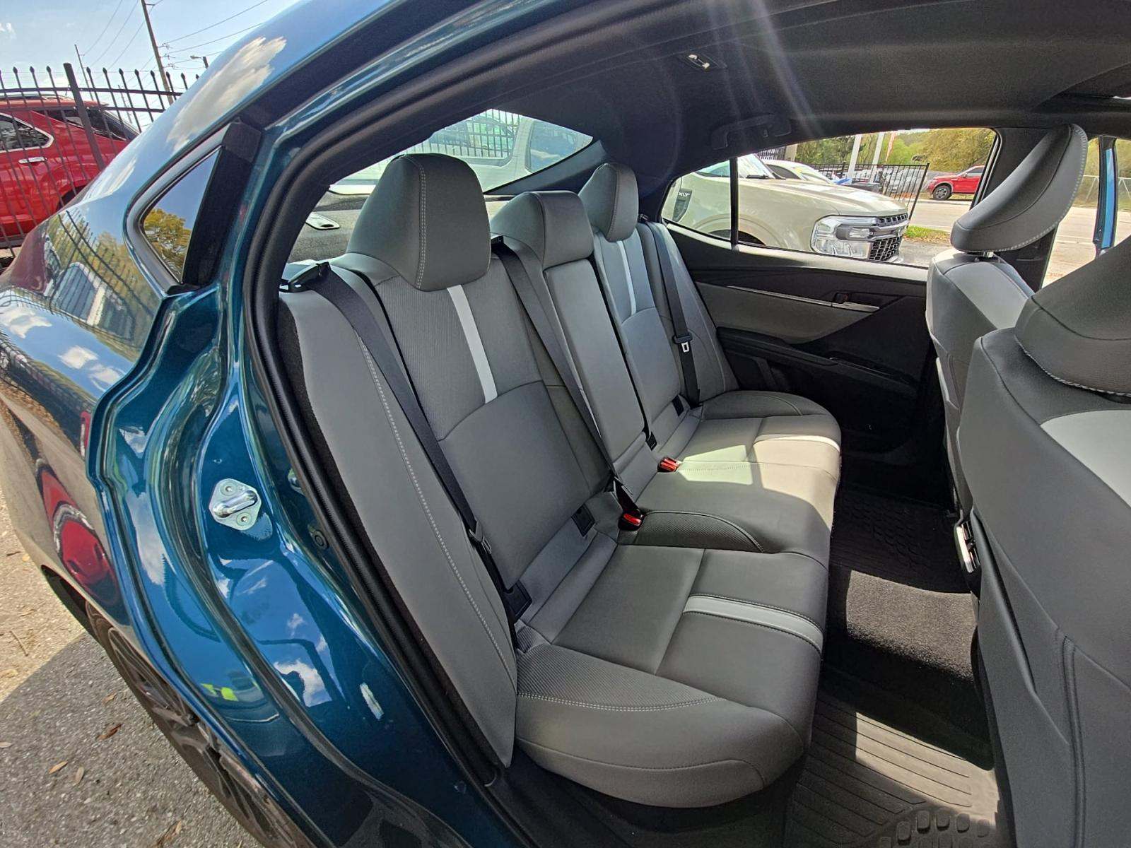 2025 Toyota Camry SE FWD