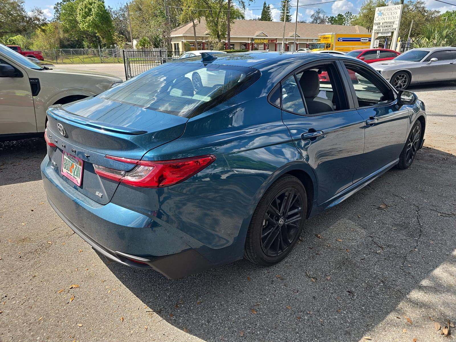 2025 Toyota Camry SE FWD