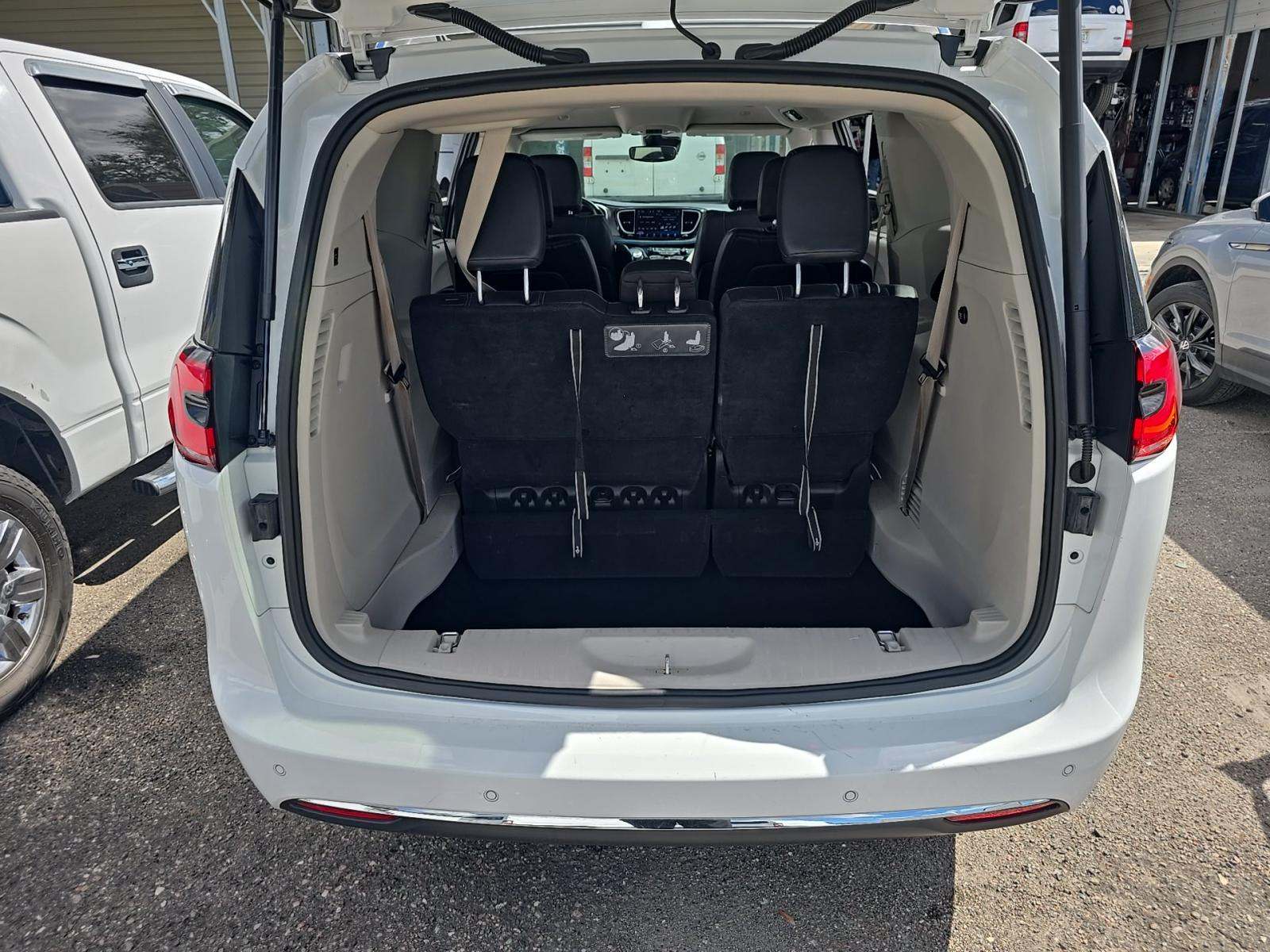 2021 Chrysler Pacifica Touring L FWD