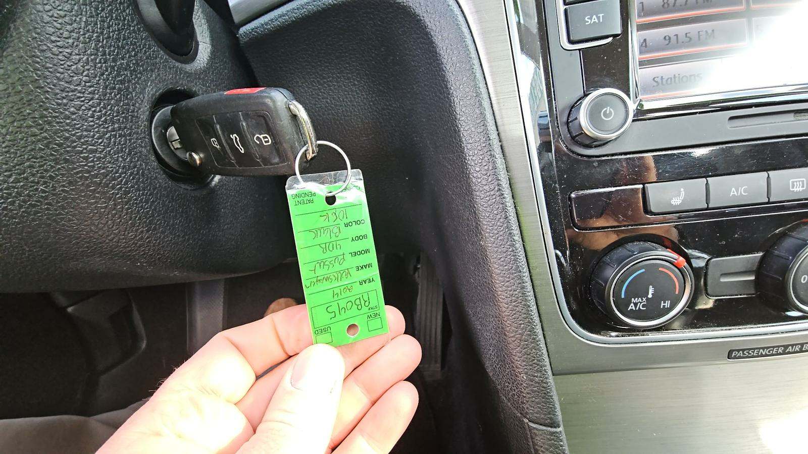 2014 Volkswagen Passat SE FWD