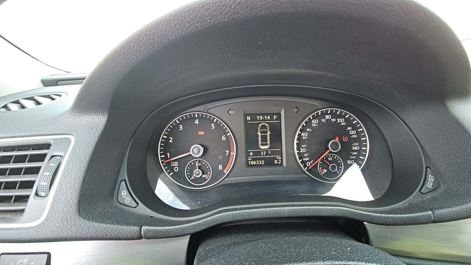 2014 Volkswagen Passat SE FWD