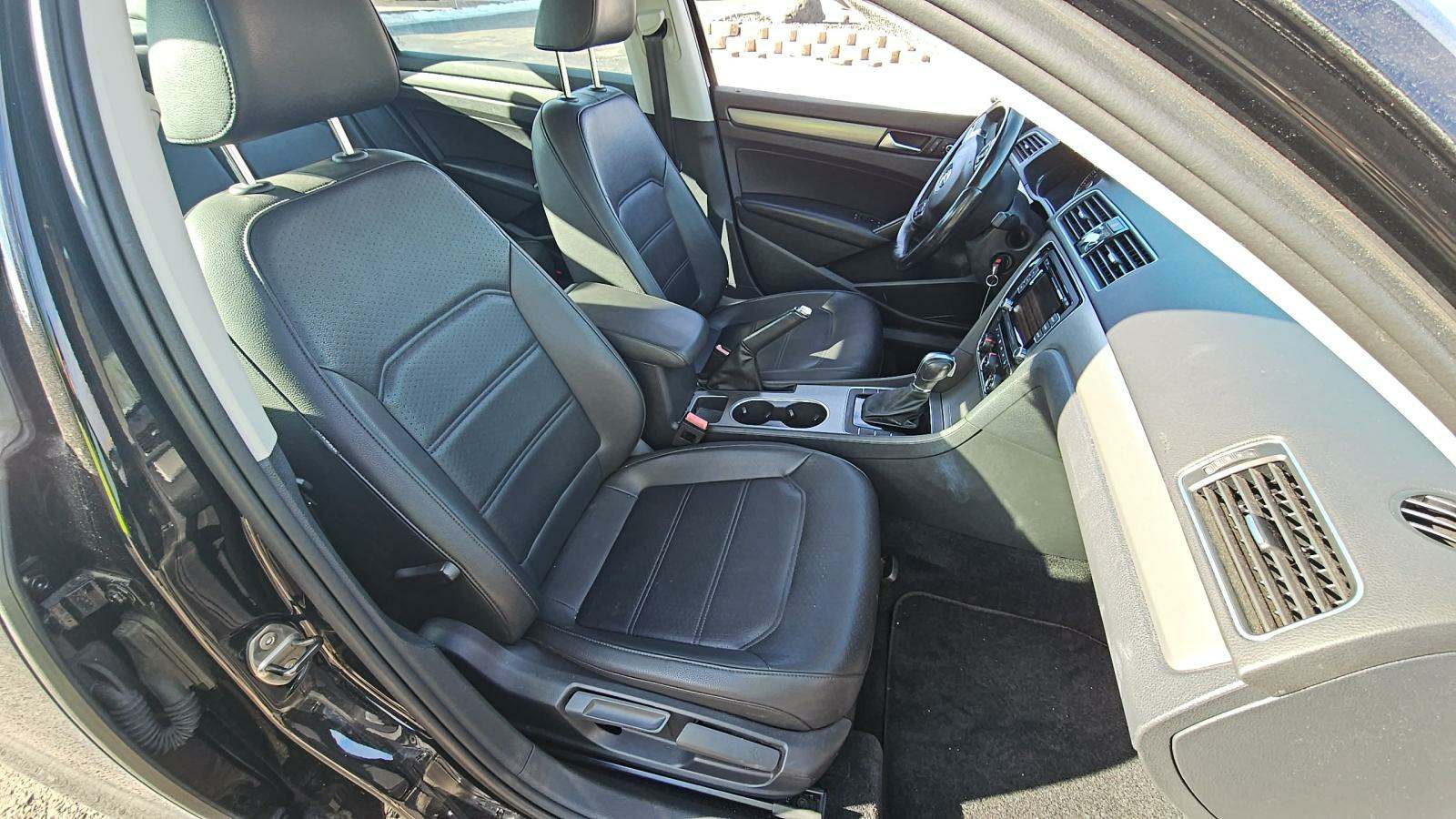 2014 Volkswagen Passat SE FWD