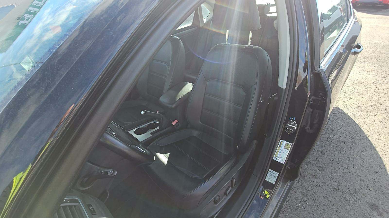 2014 Volkswagen Passat SE FWD