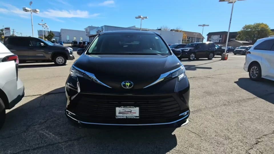 2022 Toyota Sienna XLE 8-Passenger 120.5