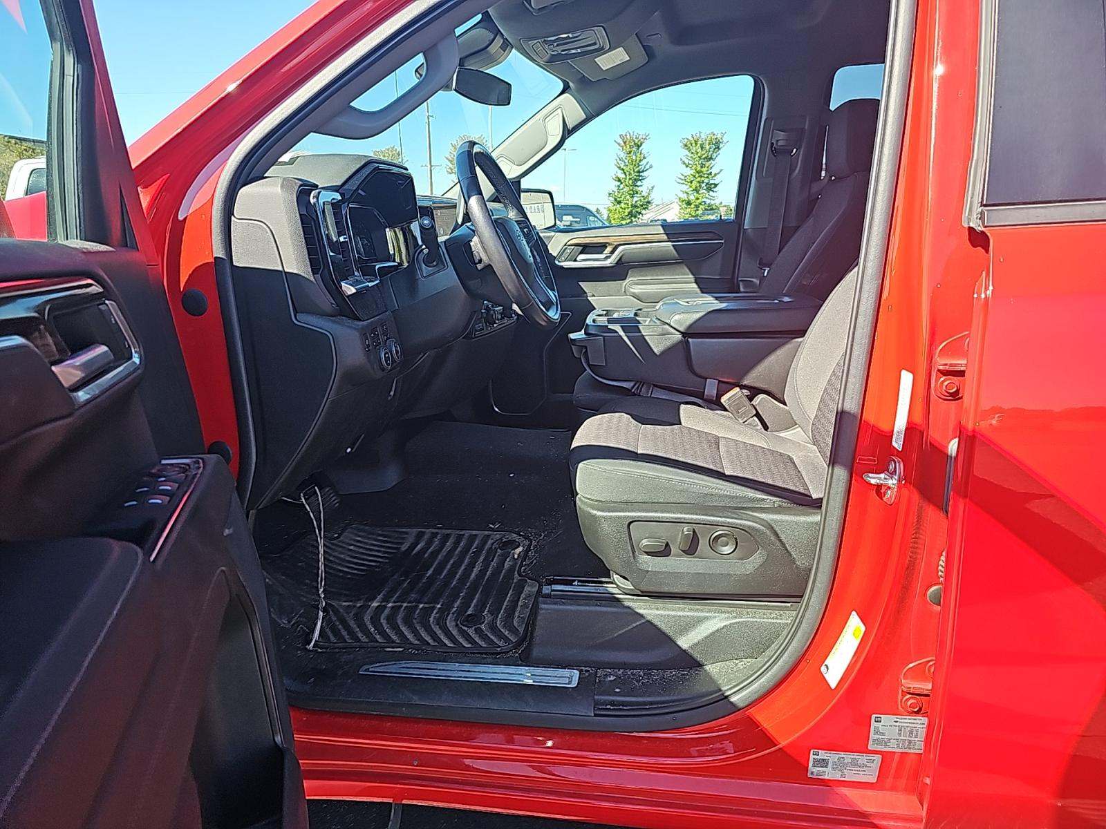 2022 Chevrolet Silverado 1500 RST AWD
