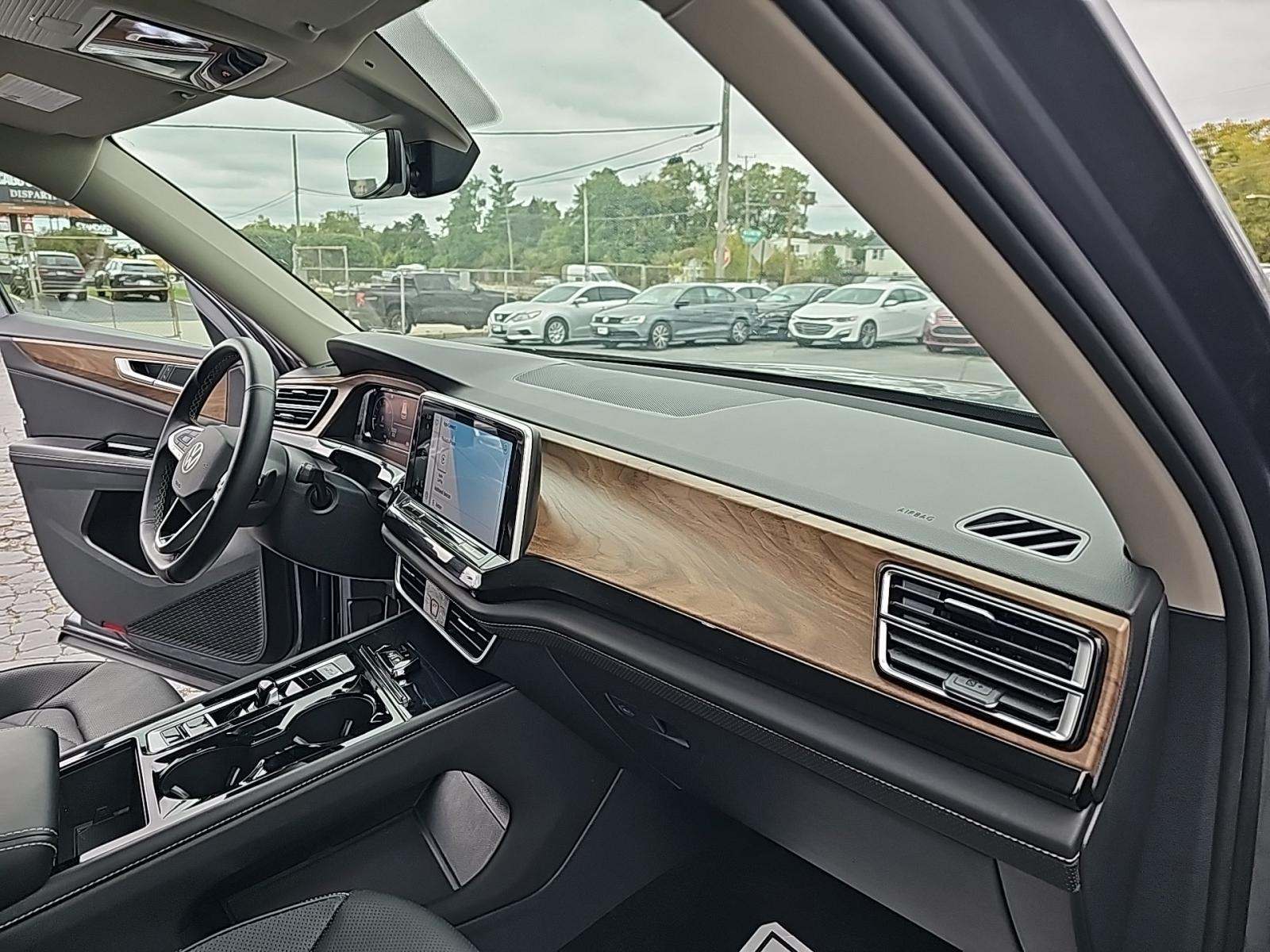 2025 Volkswagen Atlas 2.0T SE FWD