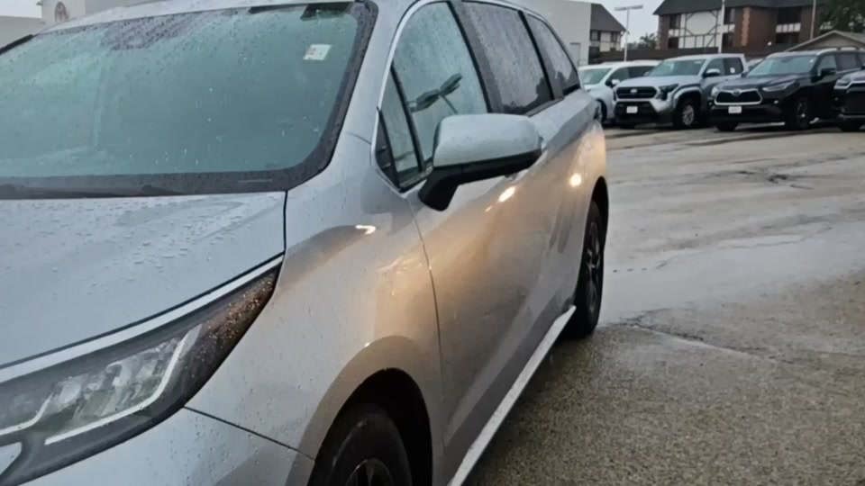 2023 Toyota Sienna XLE 8-Passenger 120.5