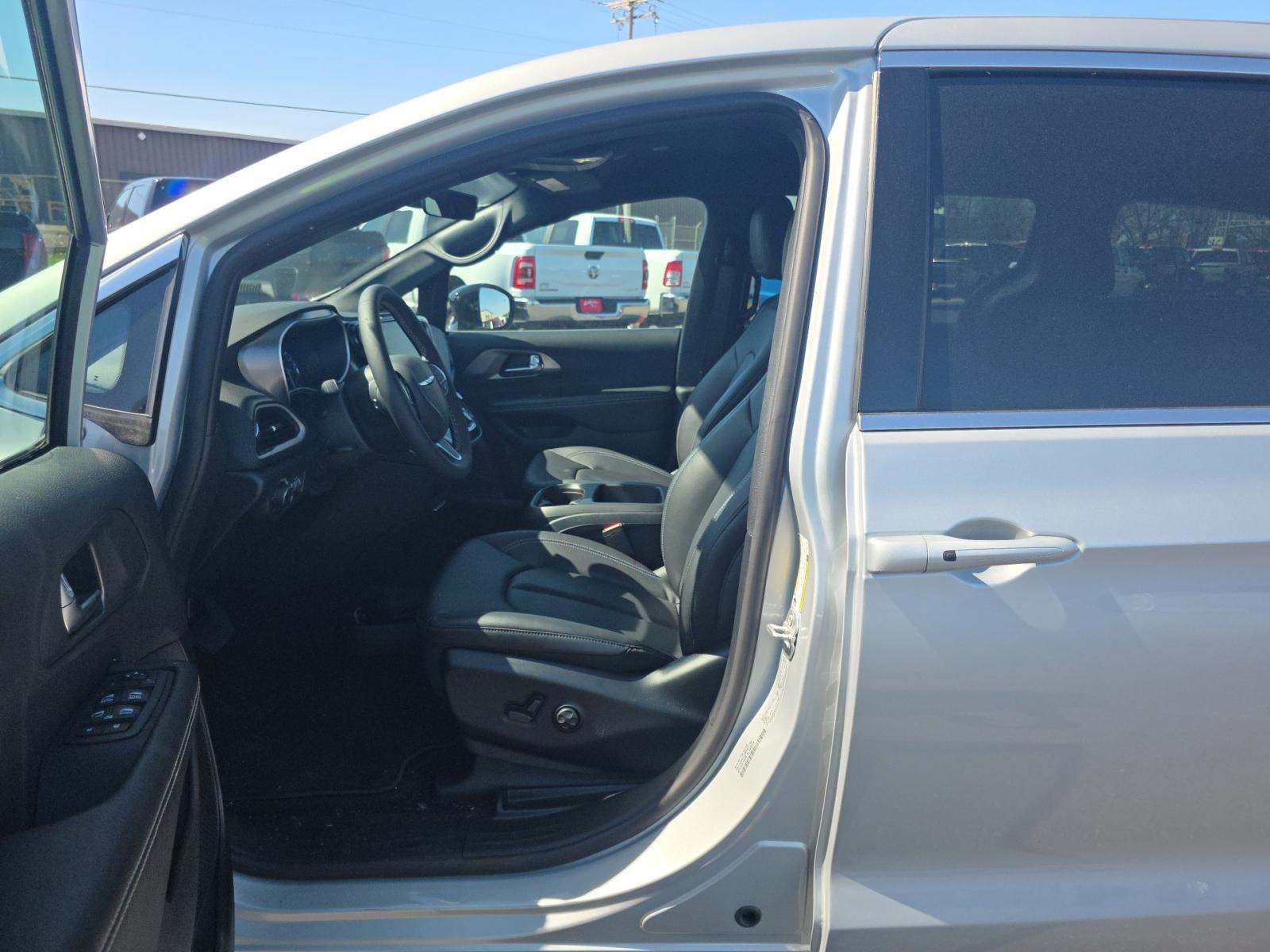 CHRYSLER VOYAGER - 2