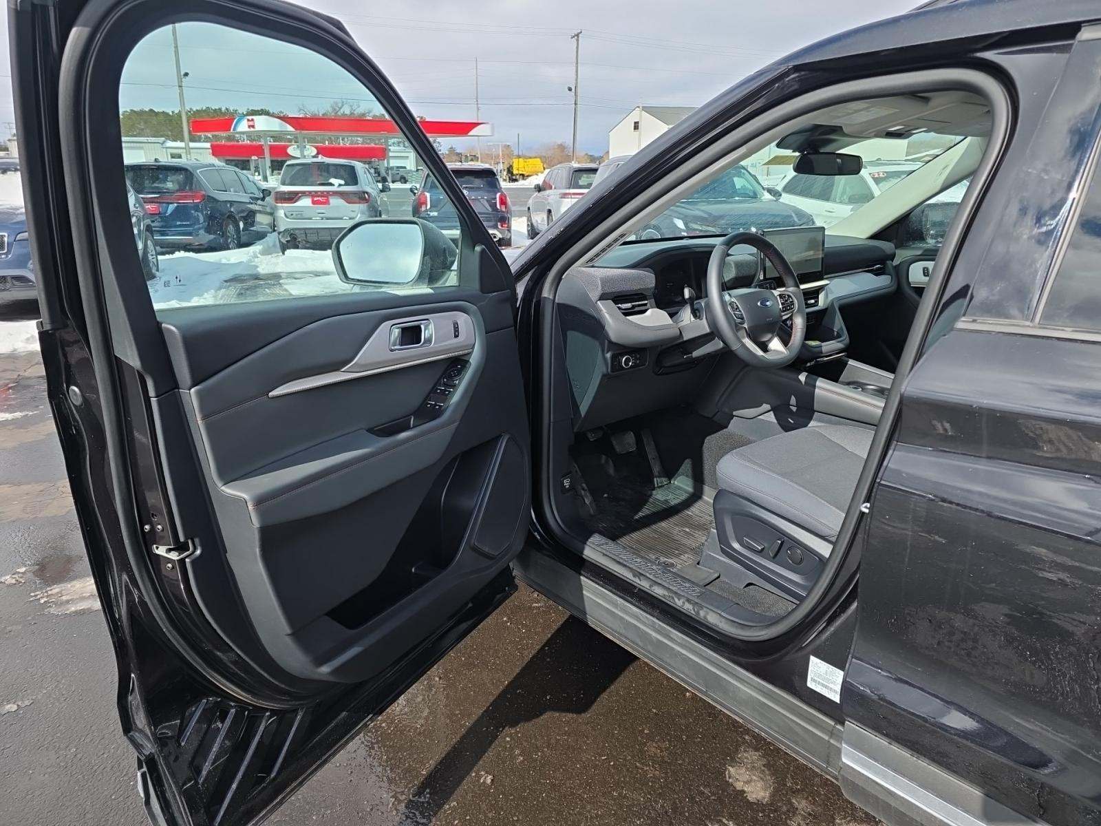 2025 Ford Explorer Active AWD