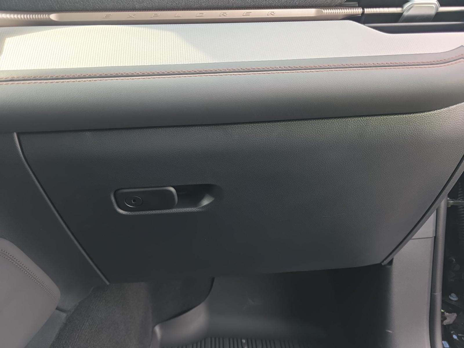 2025 Ford Explorer Active AWD