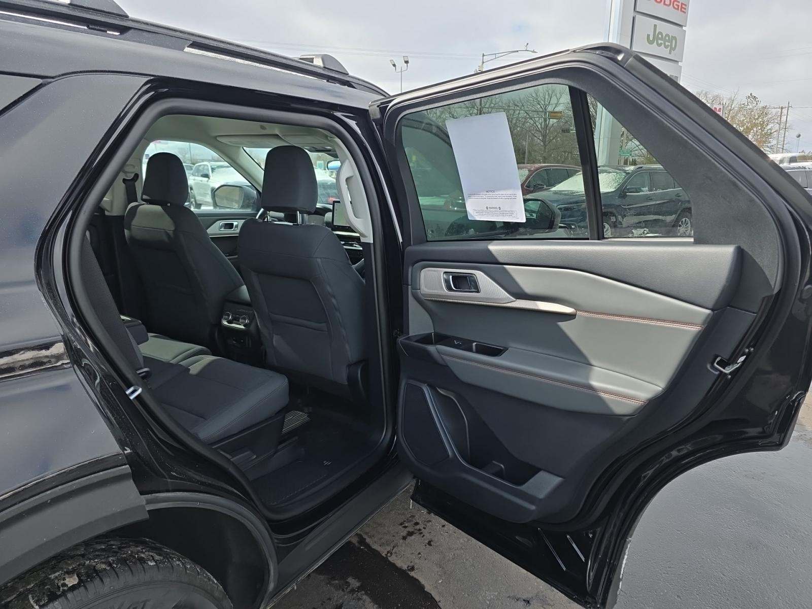 2025 Ford Explorer Active AWD