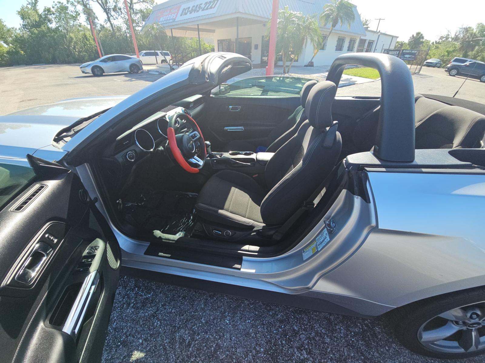 2015 Ford Mustang V6 RWD