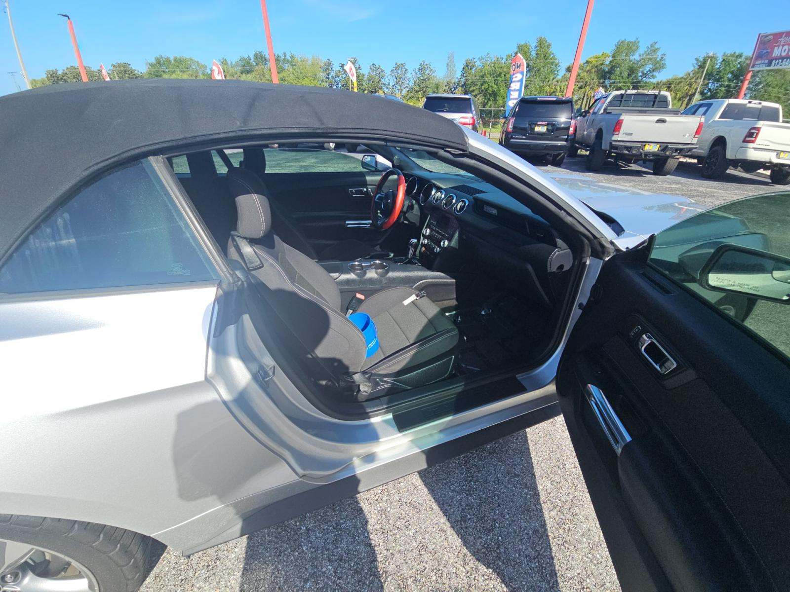 2015 Ford Mustang V6 RWD