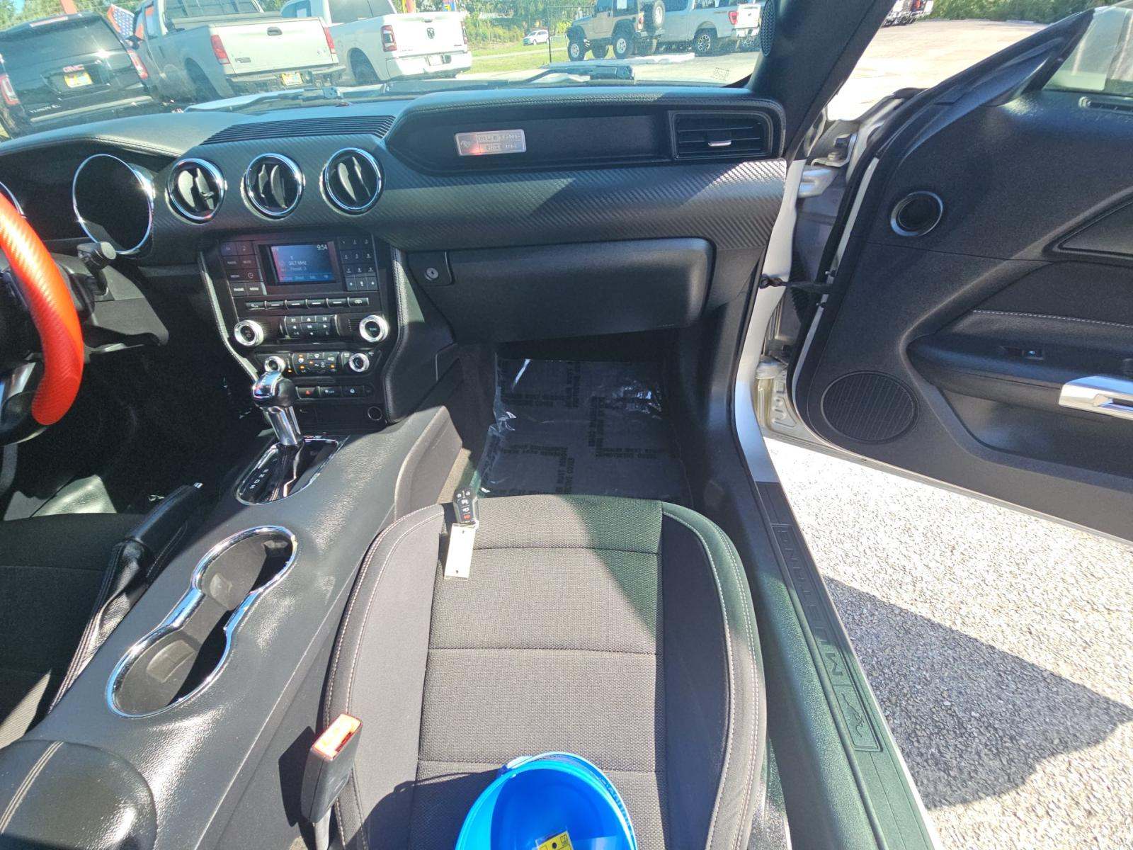 2015 Ford Mustang V6 RWD