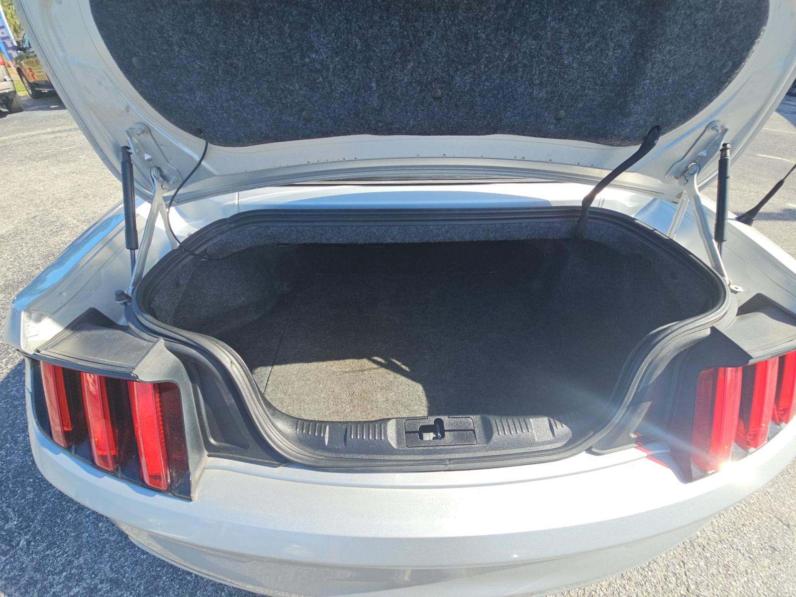 2015 Ford Mustang V6 RWD