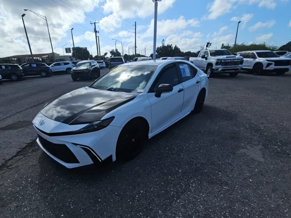 2025 Toyota Camry SE FWD