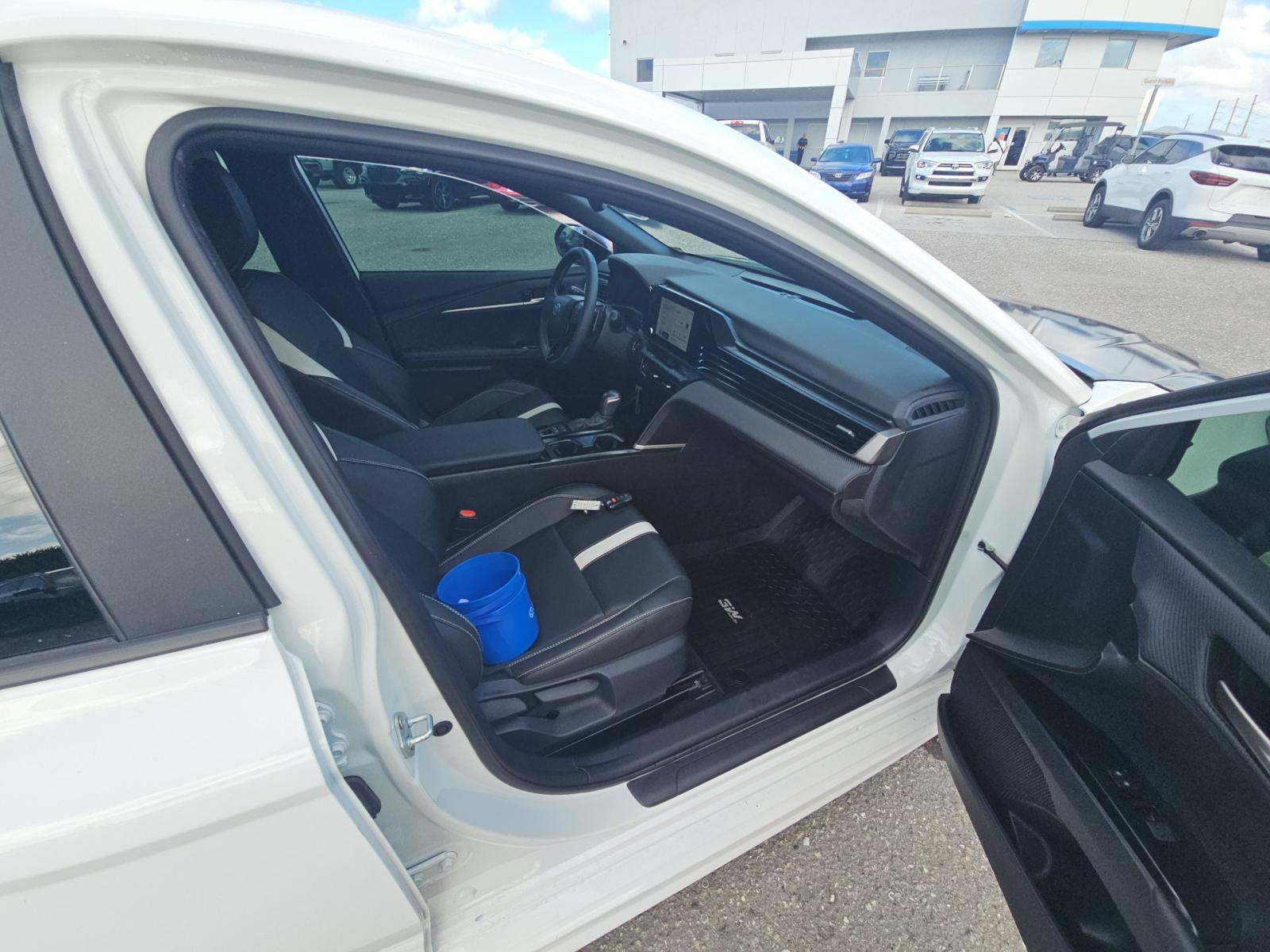 2025 Toyota Camry SE FWD