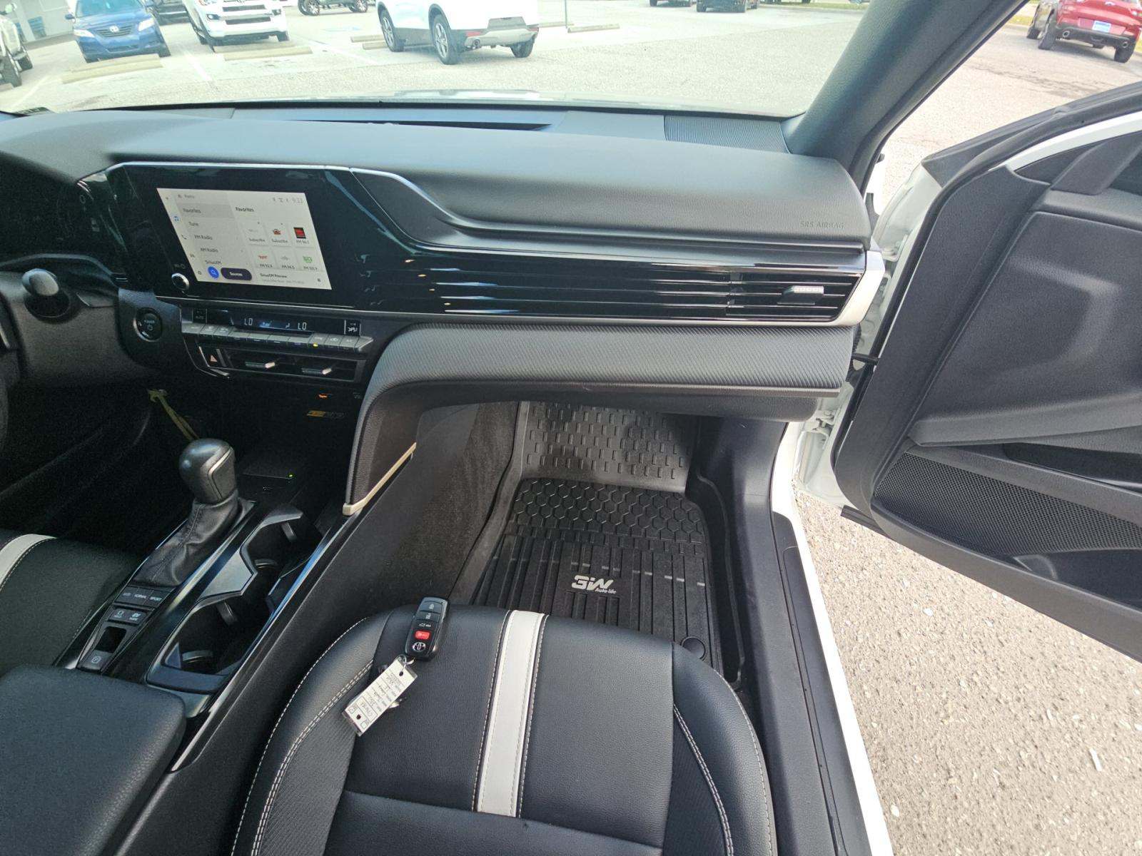 2025 Toyota Camry SE FWD