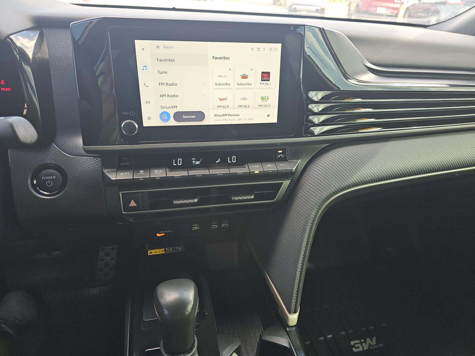 2025 Toyota Camry SE FWD